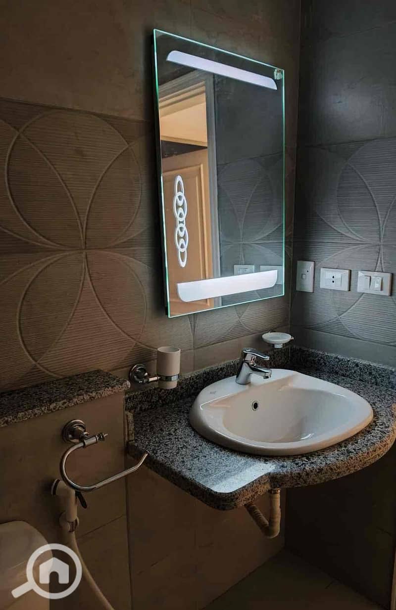 22 33c3528e-65a8-456a-a6ee-ad22f50baae4. jpg