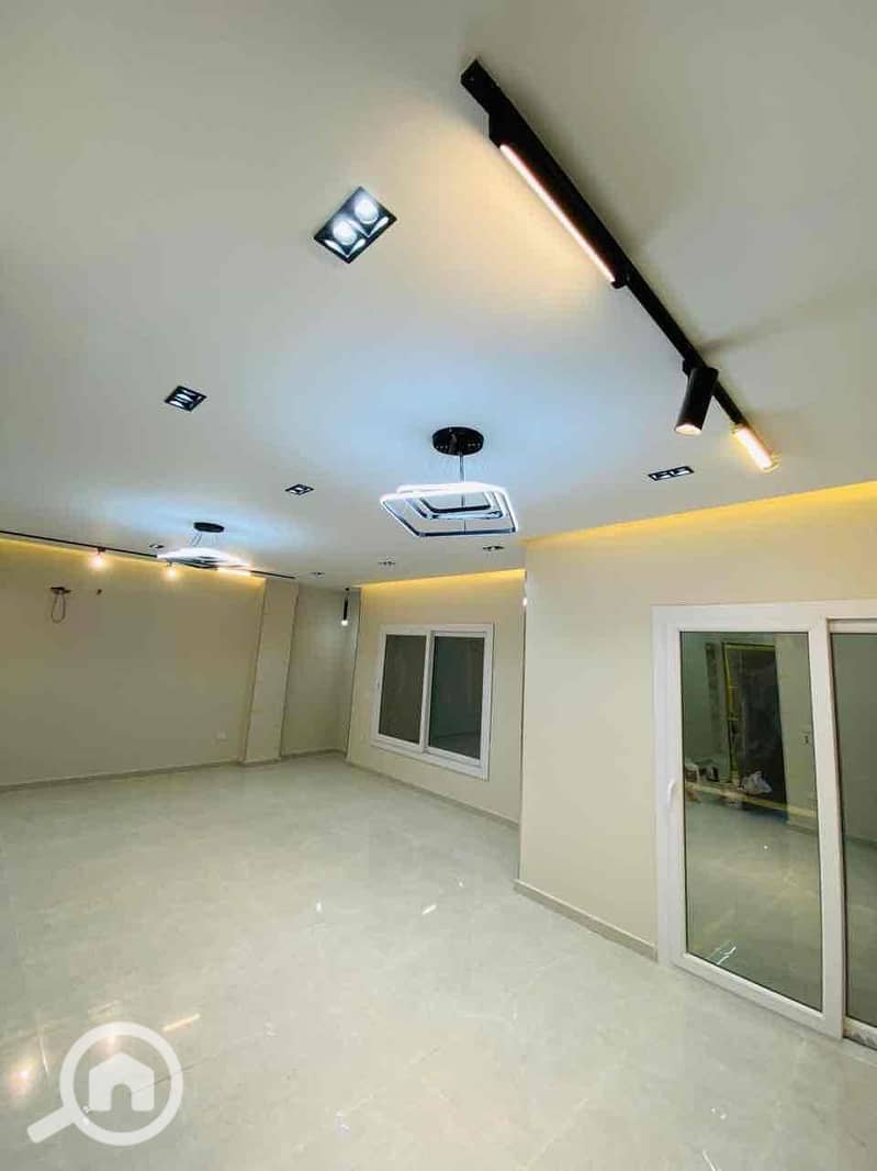 36 92e7c3c7-b959-480a-9f3c-393fcbee4991. jpg