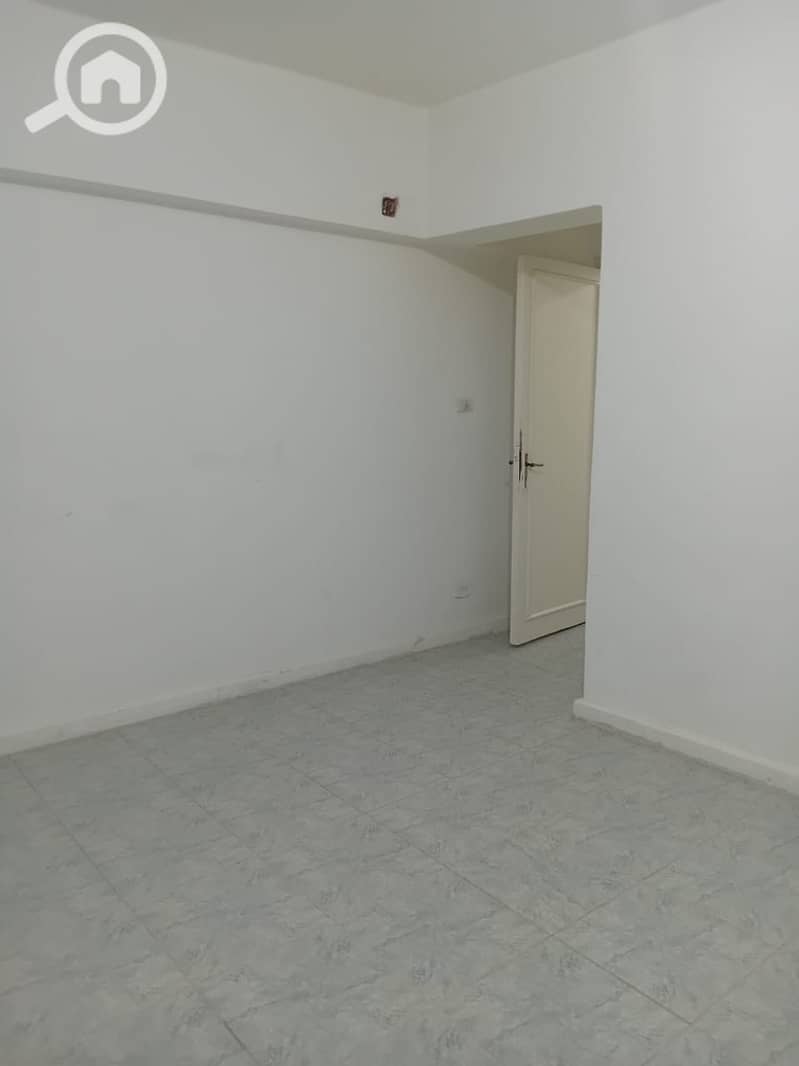 2 5e4a9144-4046-4bac-8e74-7de7a24e9c6d. jpeg