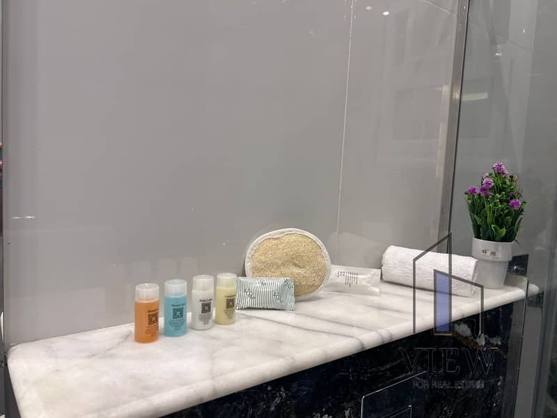 12 5bd92eb7-c9f7-48ab-b754-602ba995a624. jpg