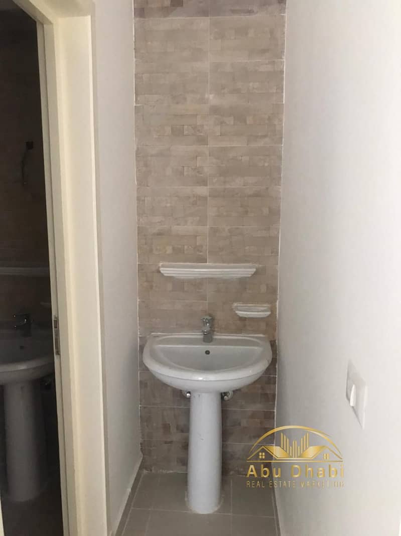 7 779848b2-f342-4ad4-8f18-038a3e1650a9. jpg