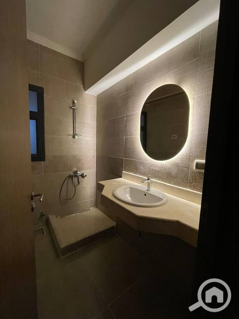 2 0e611f30-d5c2-4772-9d9d-a2251d90ebf9. jpg