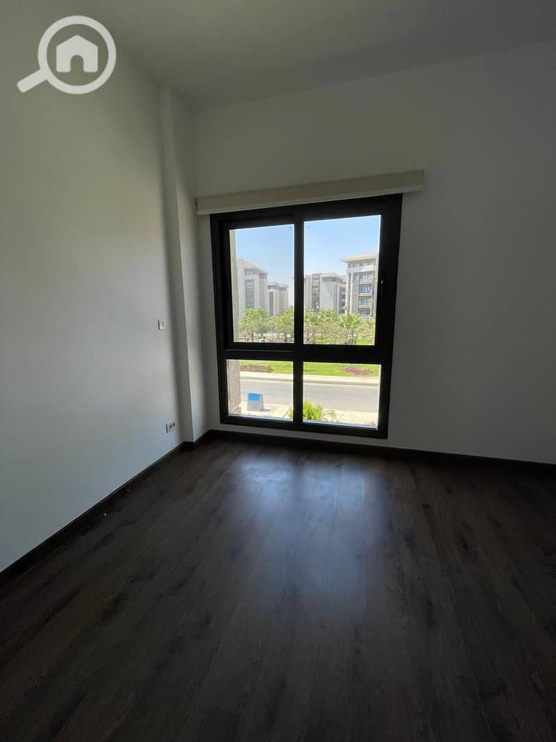 5 5a181a2d-9235-4373-84fd-d081896c3739. jpg