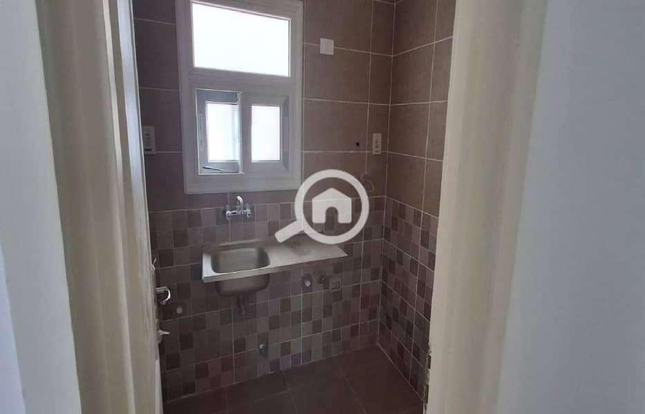 13 04e672d2-e874-4e8f-a547-a9c5c5bd578e. jpg