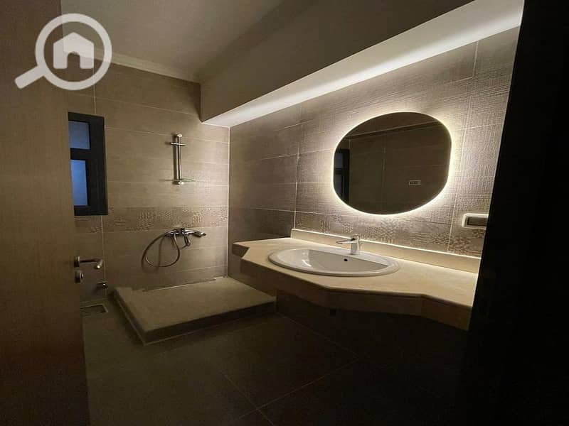 3 8bfafc47-206b-4e7a-ab88-ae13c9d4d65f. jpg