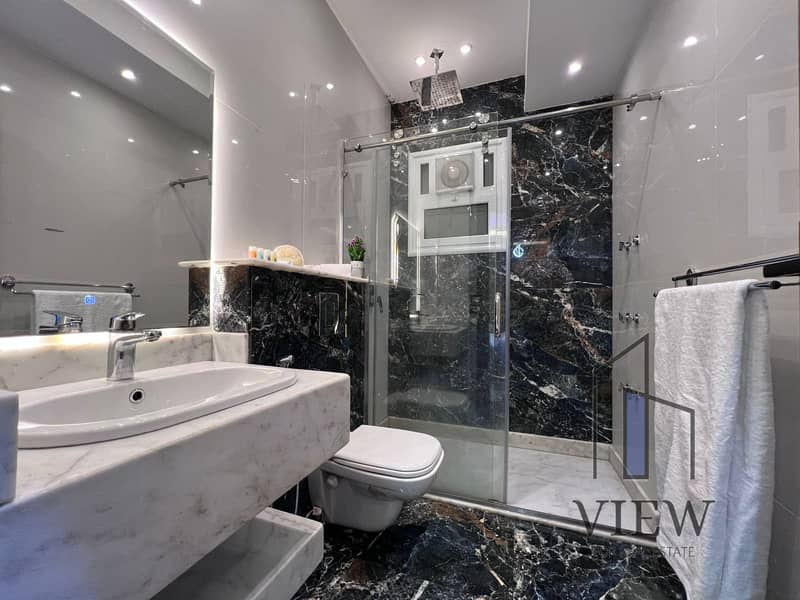 22 58685b7b-8f24-42c1-9112-64d2e9e96f6b. jpg