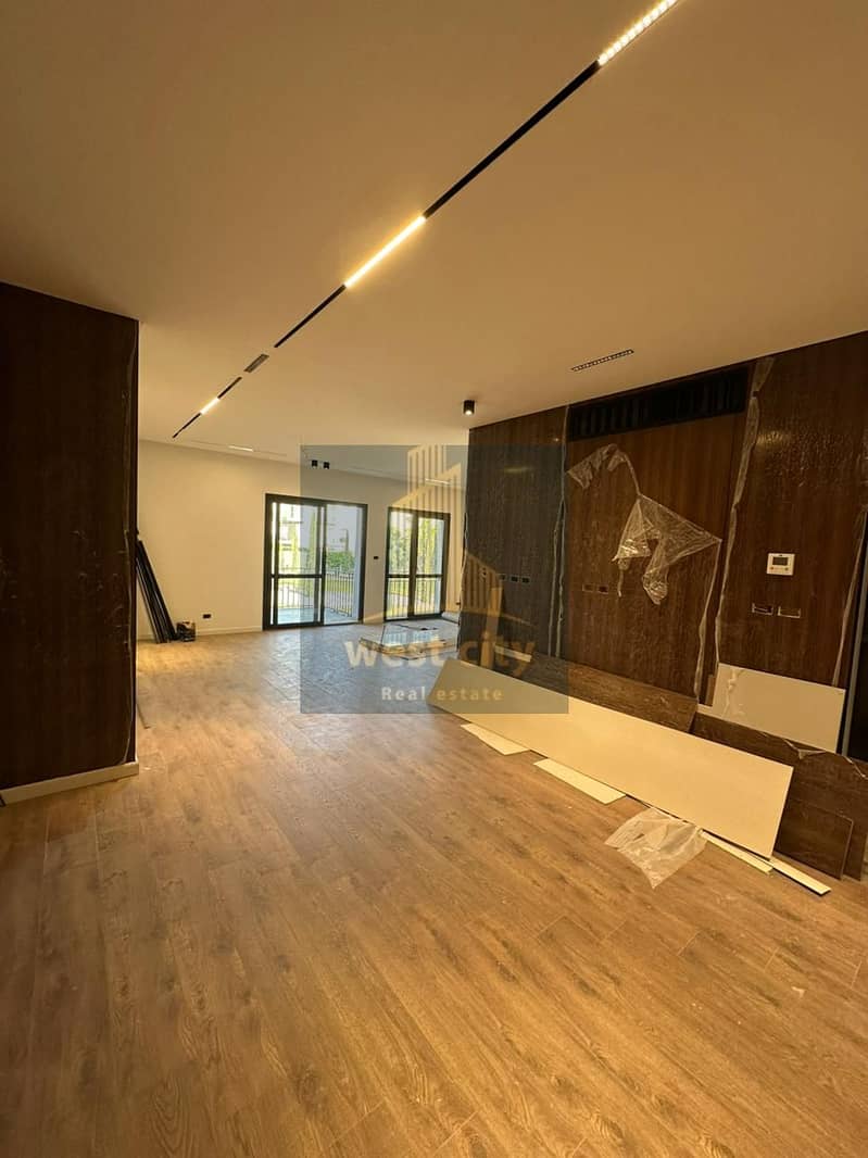 11 motion_photo_4379248749930380851. jpg