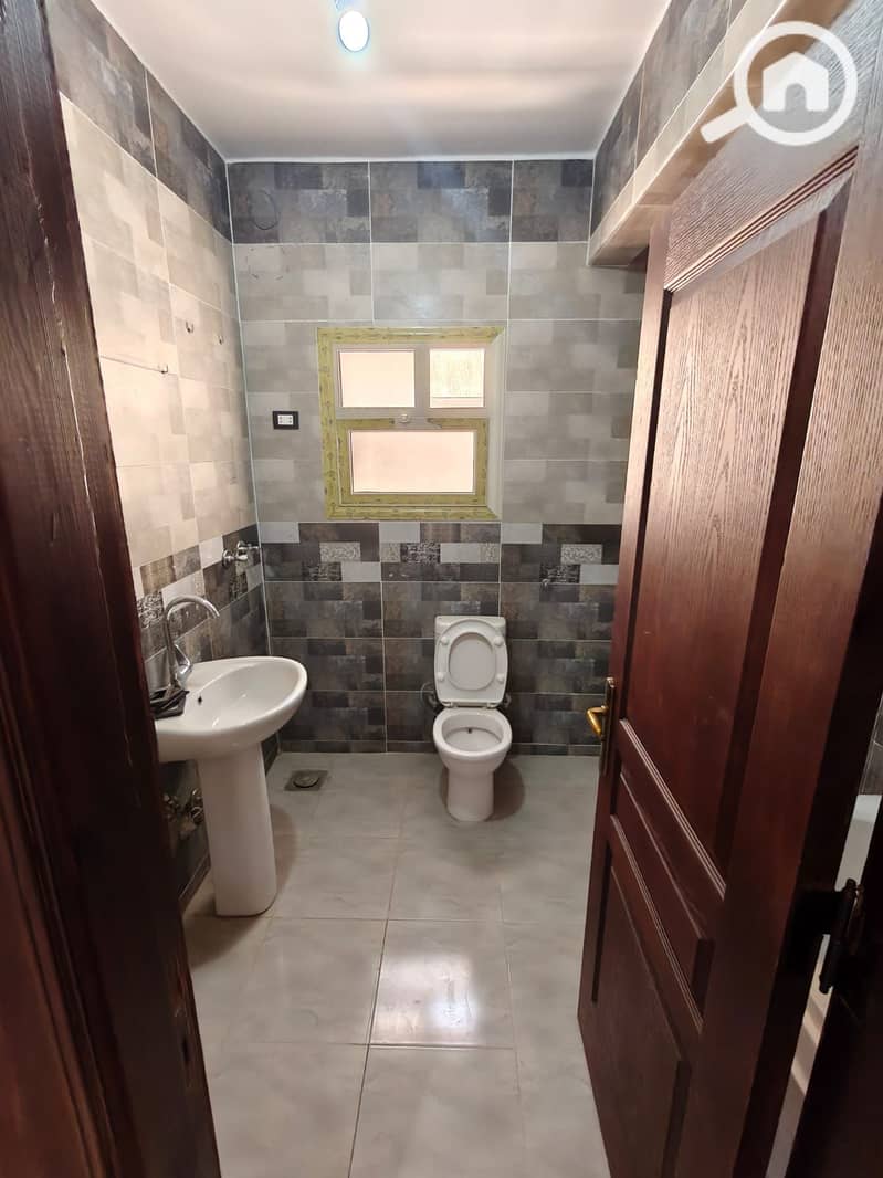 12 9465211a-c181-47b2-9bb0-dff054b9935d. jpg