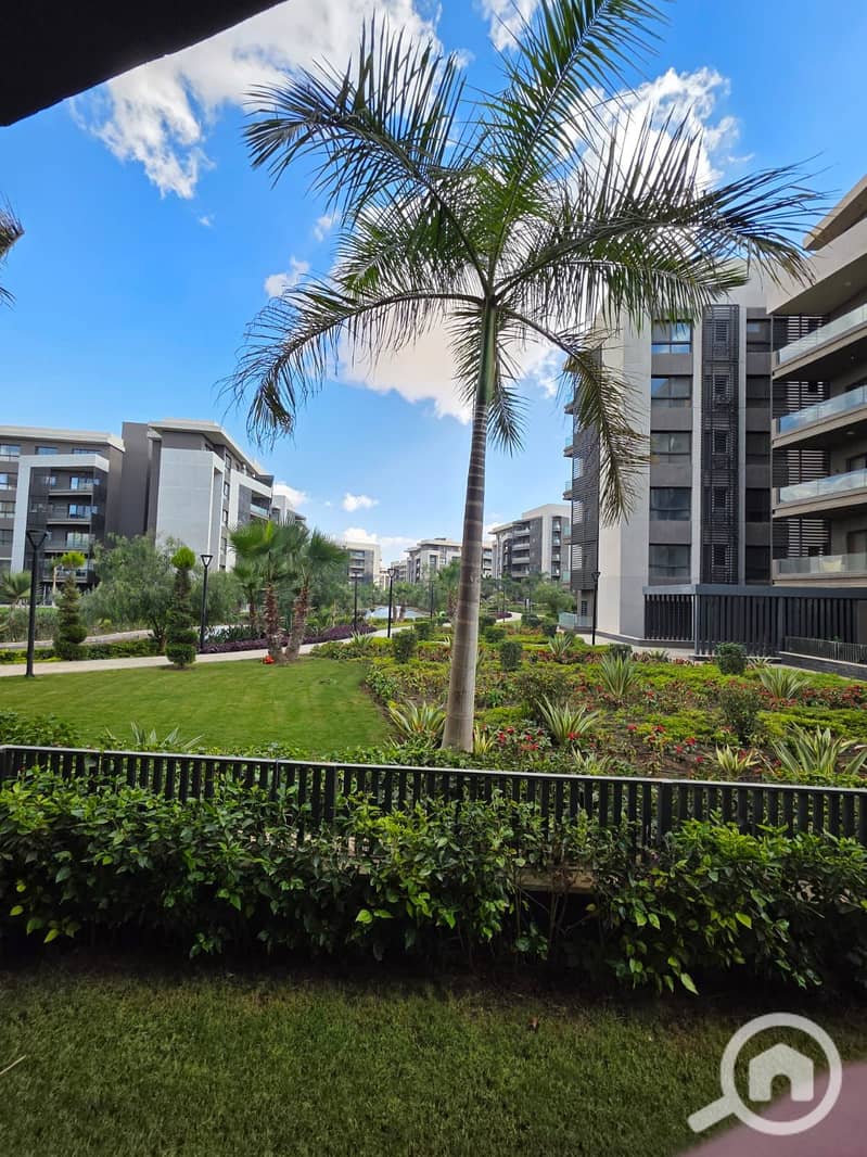 4 b994ebd4-e1e3-4061-afcf-561904a1f524. jpg