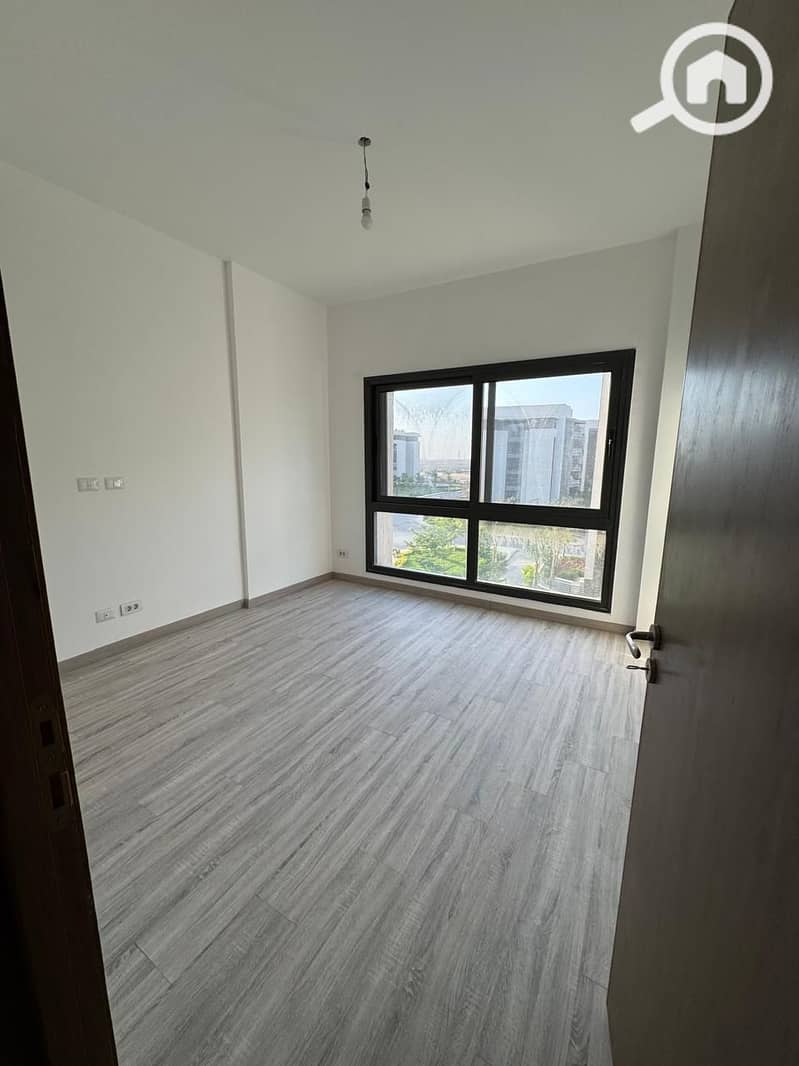 3 4c10d922-56e9-4c2e-b0fd-85bb663f44a0. jpg