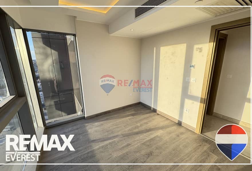 4 5d3002d9-50c0-4f52-a43e-25e594cb5206_original (6). jpg