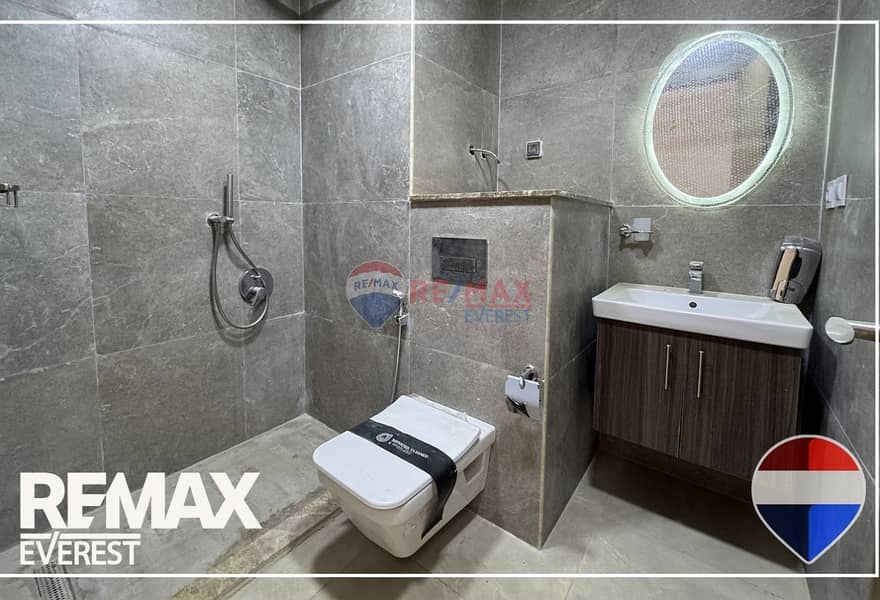 8 5d3002d9-50c0-4f52-a43e-25e594cb5206_original (2). jpg