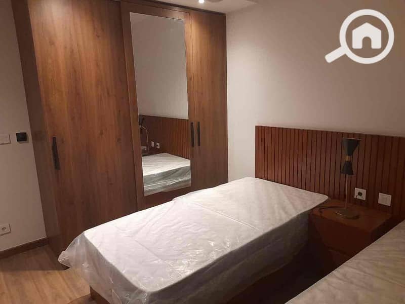 13 e6a8baef-9adb-434a-bf32-290c34df88f2. jpg