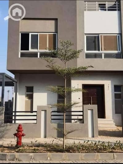 3 Bedroom Townhouse for Sale in Sheikh Zayed, Giza - photo_3_2025-12-23_12-38-48. jpg