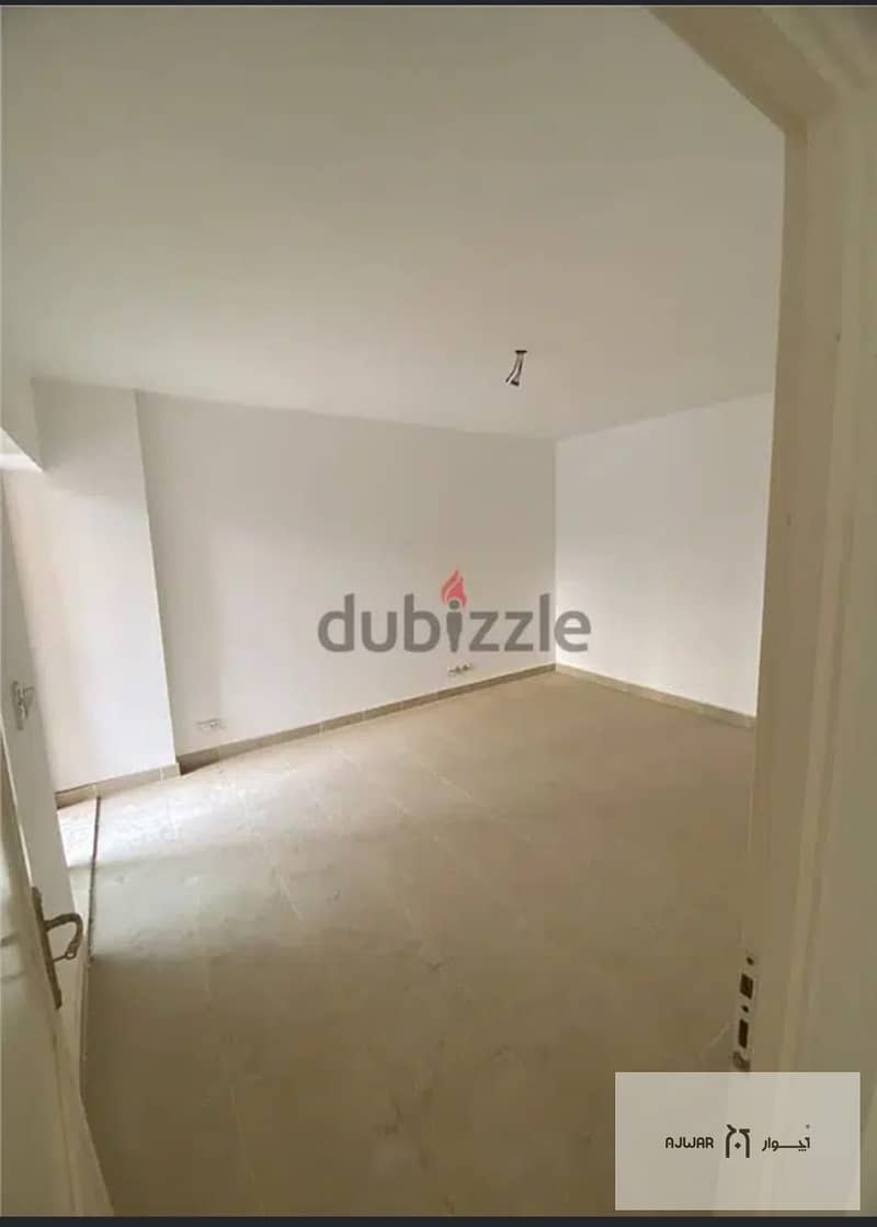 4 b8e9728a-adbe-4337-932d-715446504ad7. jpg