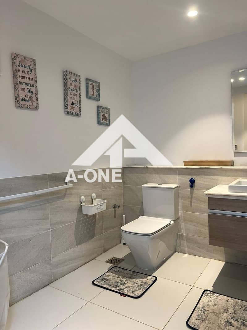 10 36e6d7e7-9f64-4354-9bc6-381c73e3633f. jpg