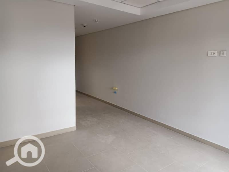 4 9f4d0d47-b778-4728-a6aa-87bf1bee4972. jpg