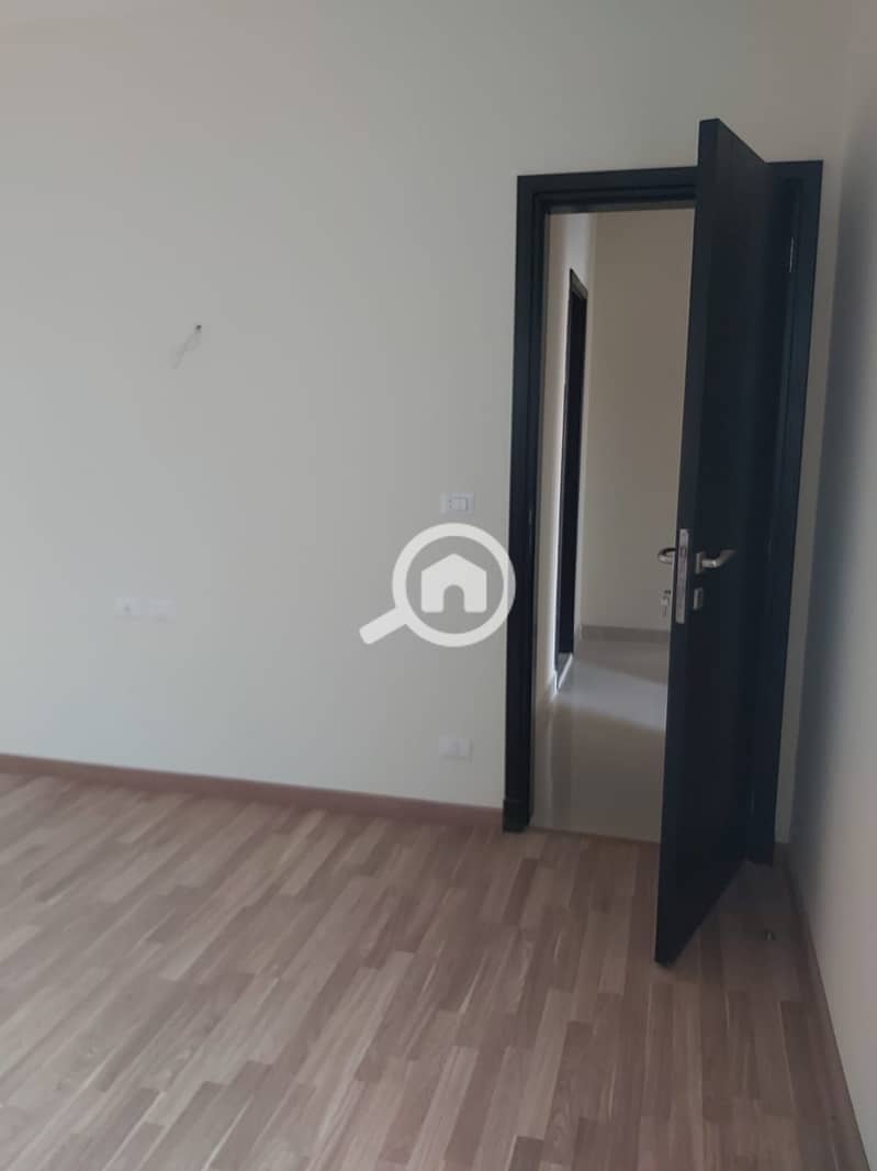 4 85035bdd-0e63-4321-b7f6-8cf20f2757a0. jpg