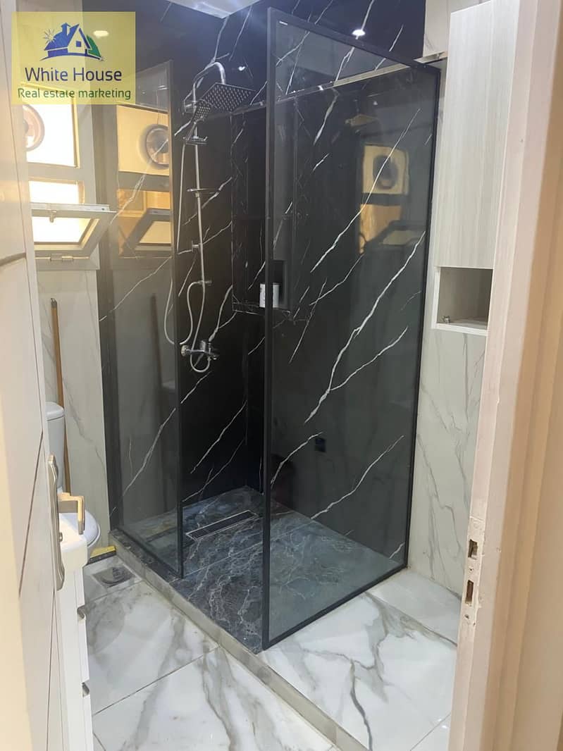 3 2d51b68a-8b0c-4f3c-9877-25687a7e0238. jpg