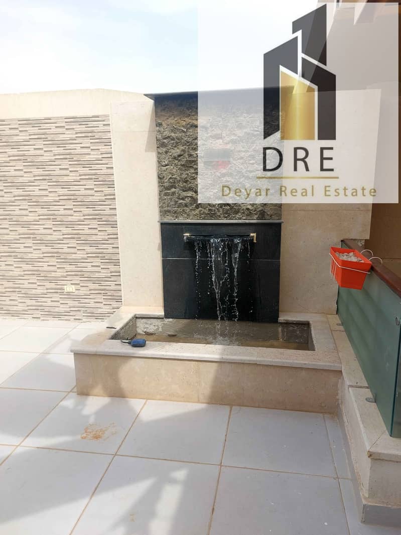 16 ae41c1f9-6a85-4651-ac34-c9750429ef4d. jpg