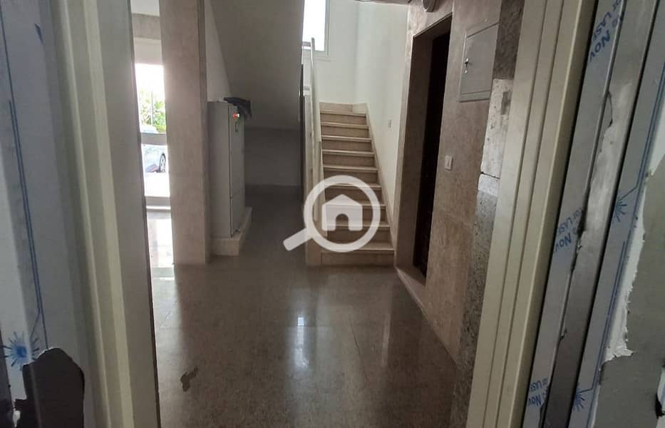 12 d959f955-1935-4799-8828-d22f730487ab. jpg