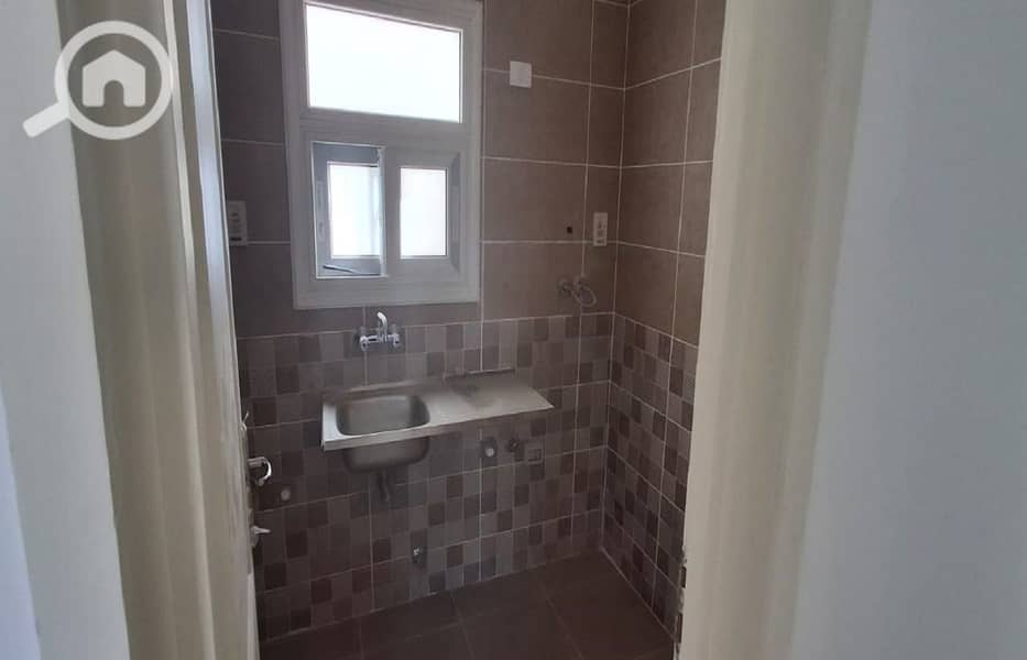 15 04e672d2-e874-4e8f-a547-a9c5c5bd578e. jpg