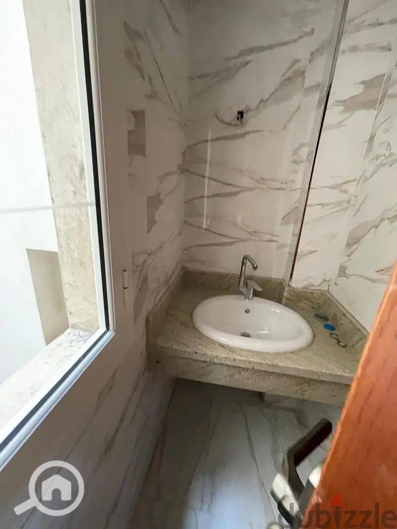 9 33b8cd71-5b38-45e5-9231-499c8ef5e38a. jpg