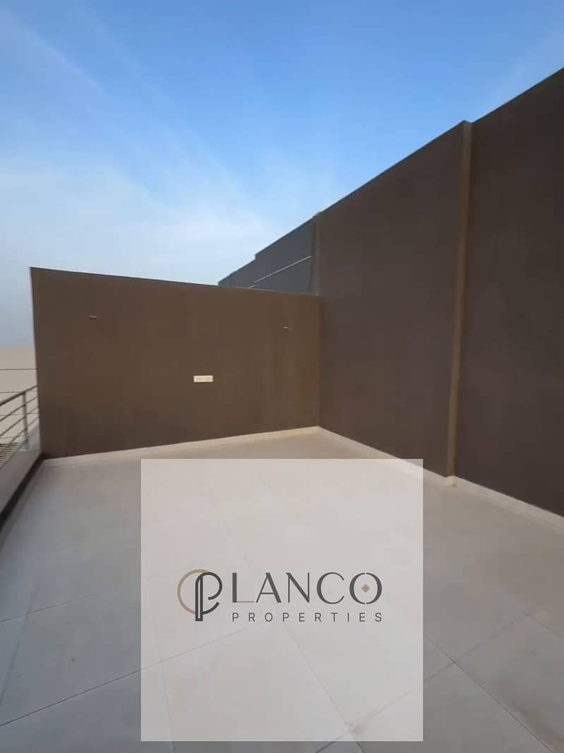 3 WhatsApp Video 2025-12-23 at 2.49. 27 AM_050. jpg