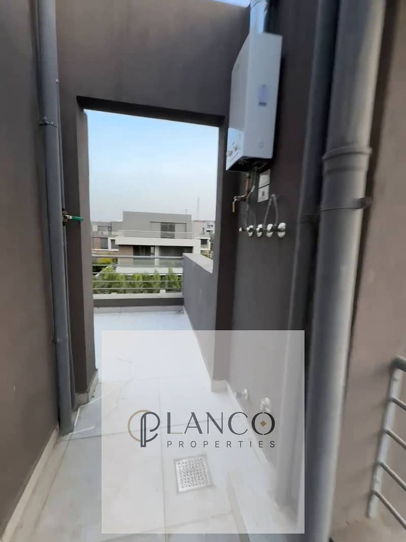 7 WhatsApp Video 2025-12-23 at 2.49. 27 AM_101. jpg