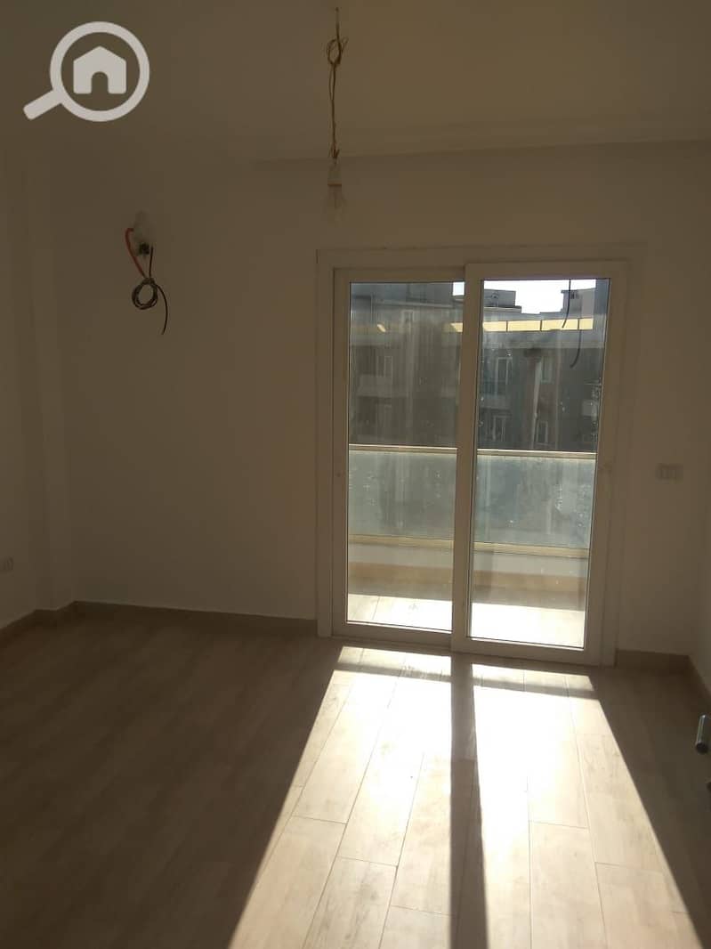 2 2c23f384-fe88-4273-8b1c-49facc665a37. jpg