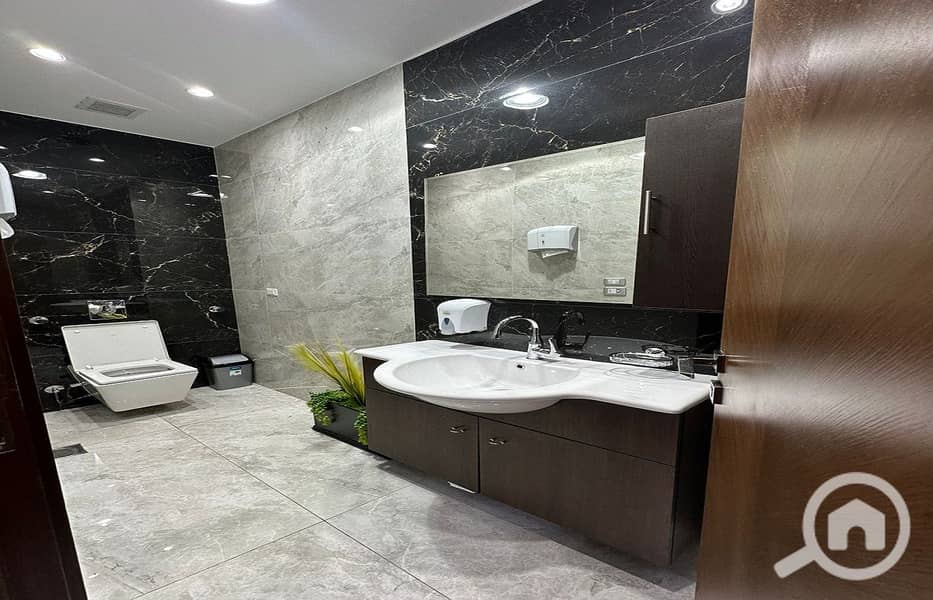 12 WhatsApp Image 2025-11-30 at 17.50. 16 (1). jpeg