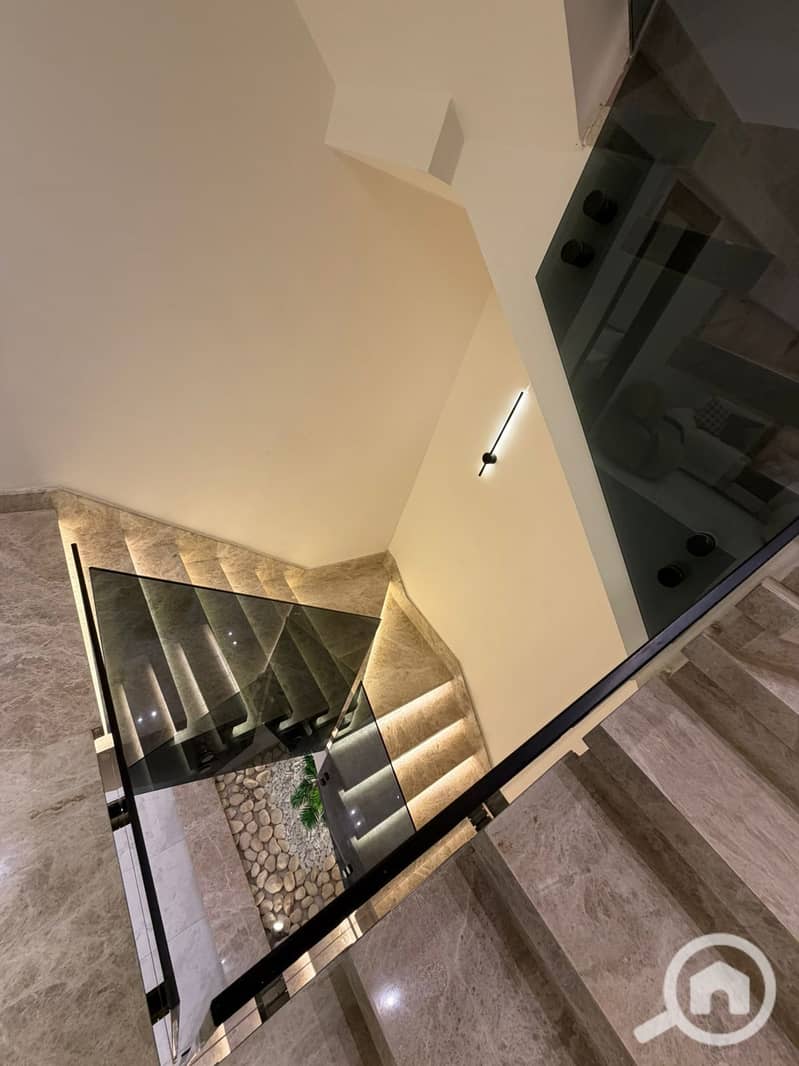 9 224a8808-2061-4c27-9103-f8e0a2923ecf. jpeg