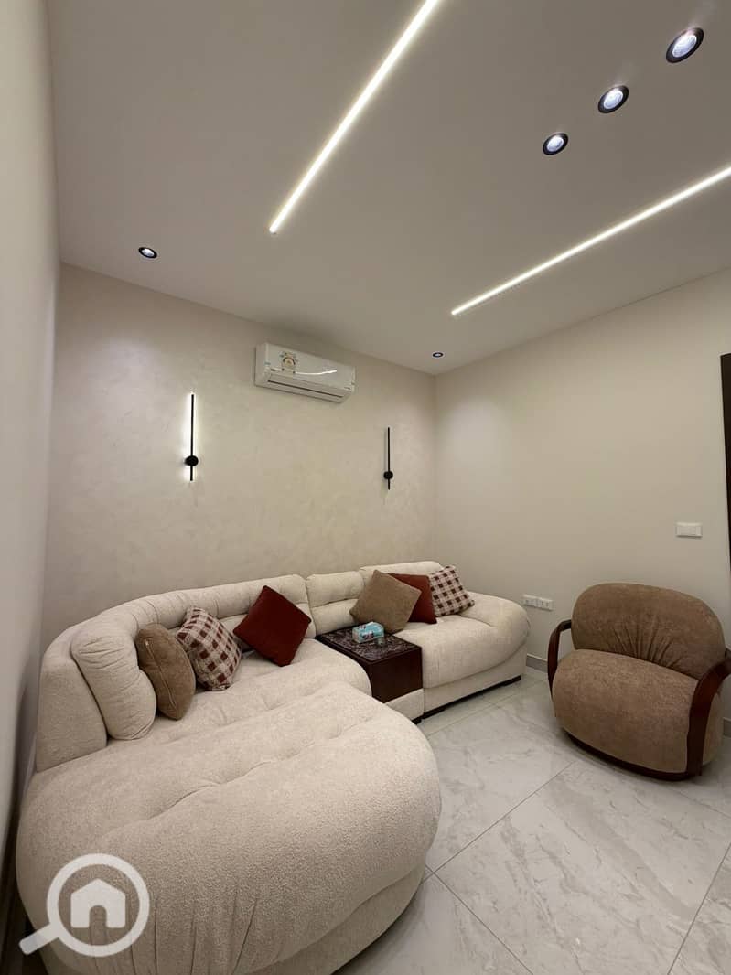 20 d9d8f4f2-e978-467a-842b-1cd8e6a033dd. jpeg