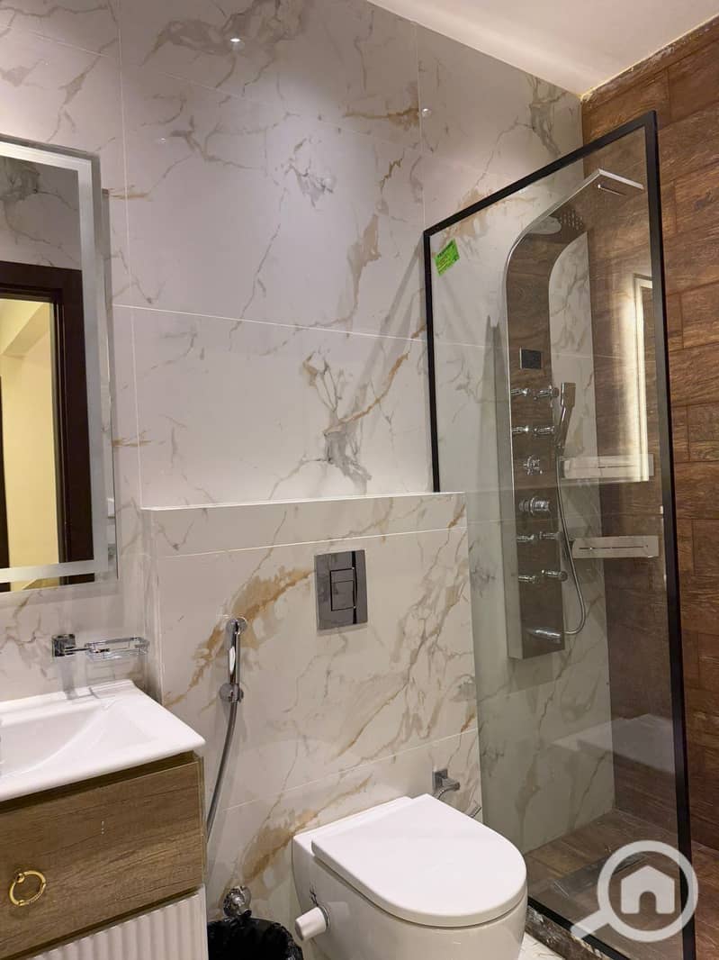 24 ef76225b-1d5c-473d-9b6c-e19cc84345ea. jpeg