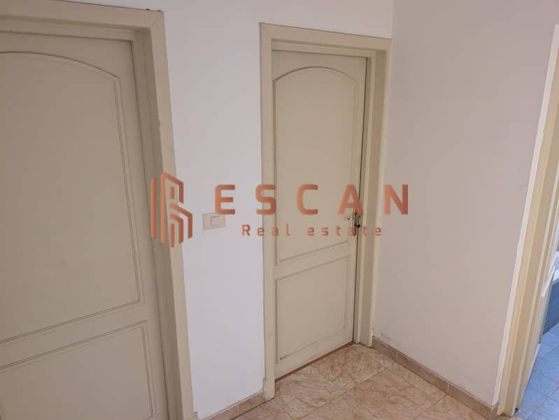 7 037e9ef6-f37a-4754-905d-fdab7cc59268. jpg