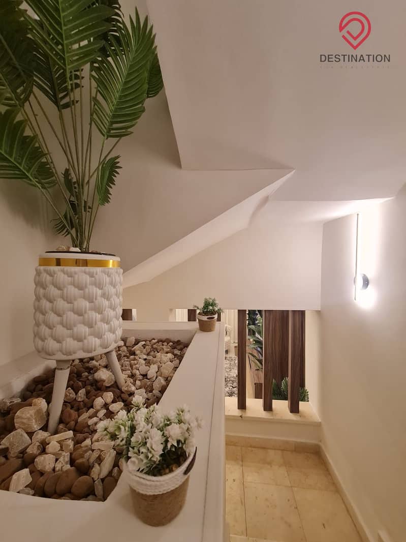 18 724061e4-bc61-42b6-a547-b1ad30eecb70. jpeg