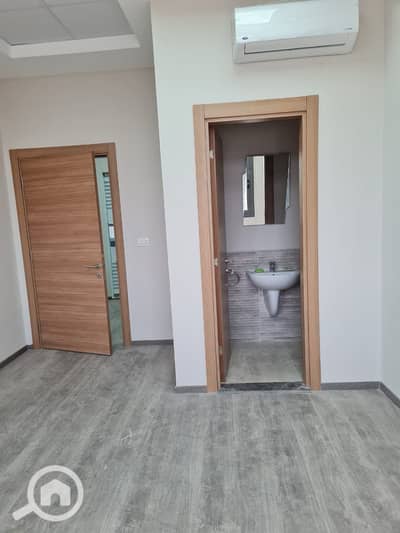 Clinic for Rent in 6th of October, Giza - IMG-20251209-WA0036. jpg