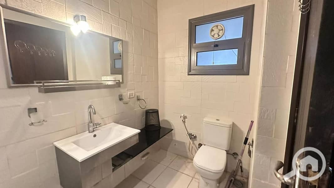 10 b33be315-7d38-4f0f-bbda-9171dae47eb4. jpg