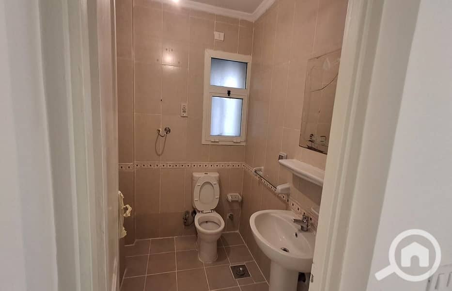 12 68d0cb6d-983e-4c9a-8915-b1ecc86c3990. jpg