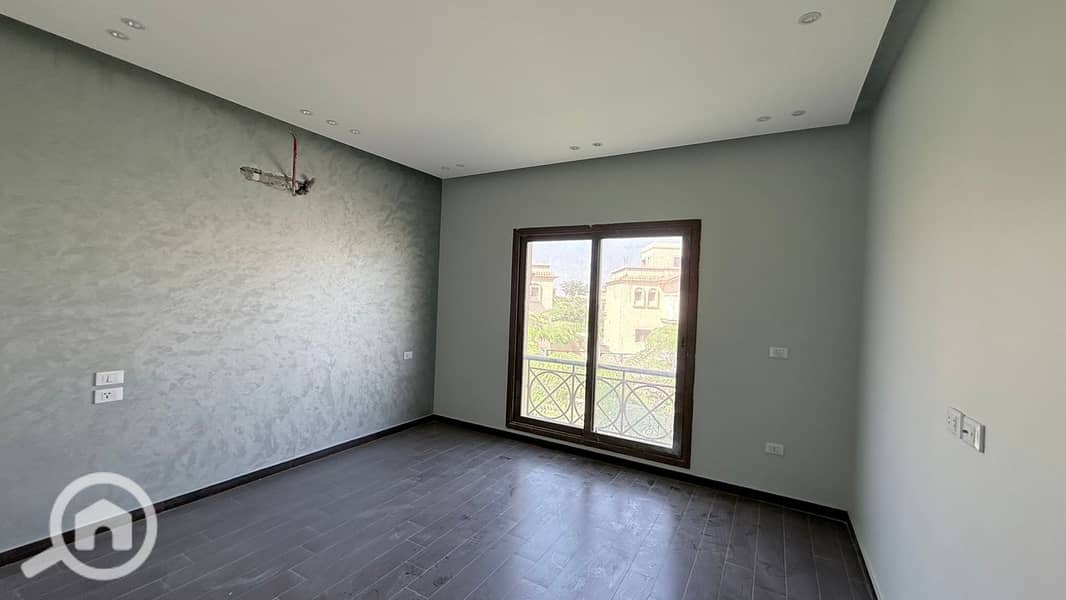 5 7db2d53d-4da4-418c-a7e9-9de5ae95ff15. jpg