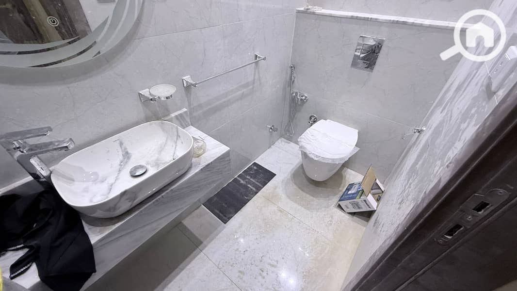 8 18453b9a-eaa8-4ec7-b377-a632184d1565. jpg