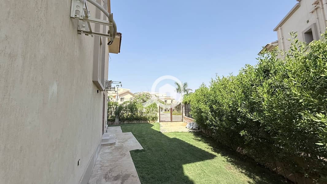 12 cd5ca693-84b4-48d4-9c7c-ff3e8e6b737c. jpg