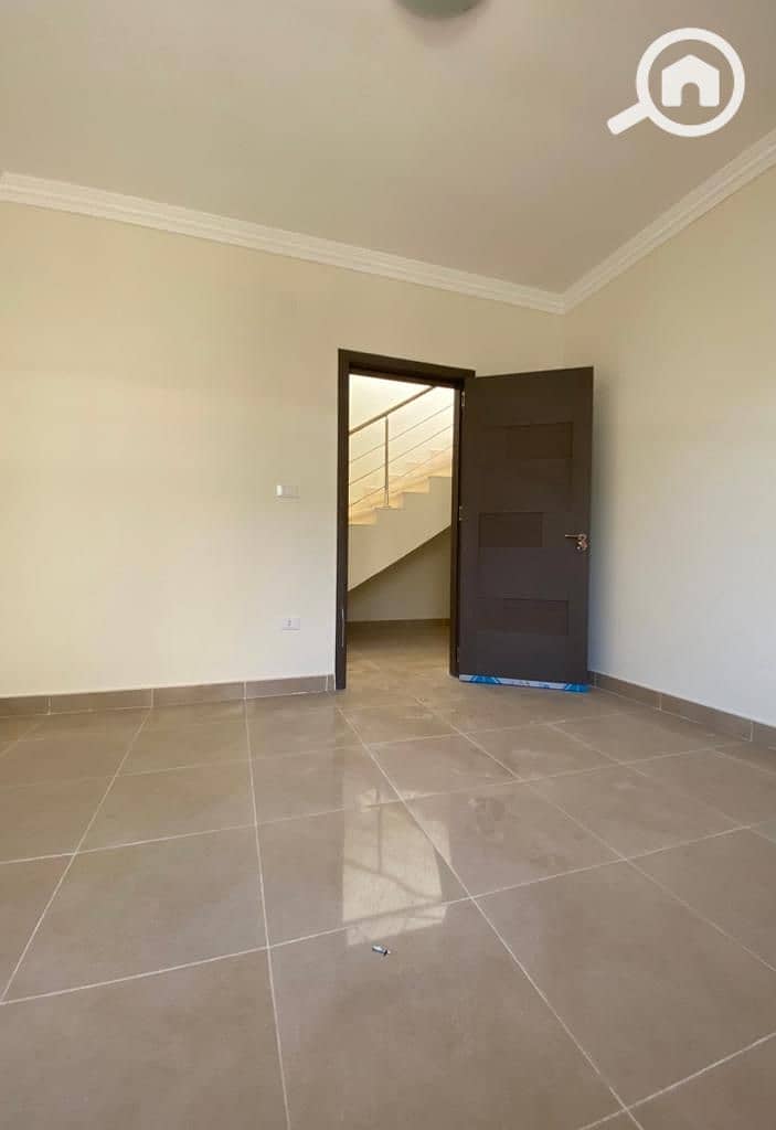 4 21c0abf3-b192-43ad-b57e-1a5feab72cc7. jpg