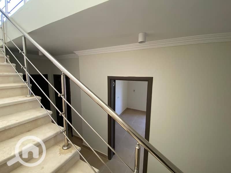 8 90fcbcb7-eddf-4452-95aa-002a880e6967. jpg