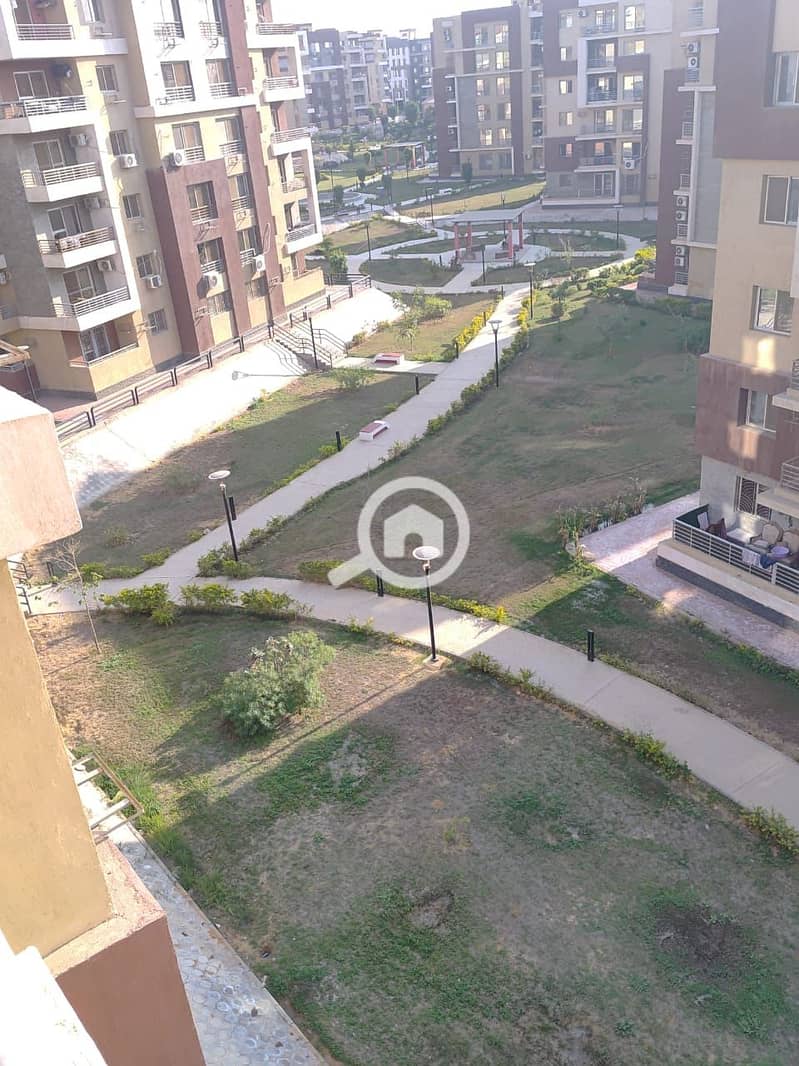 6 894795f8-5bef-46c3-a480-5e480a70fc52. jpg