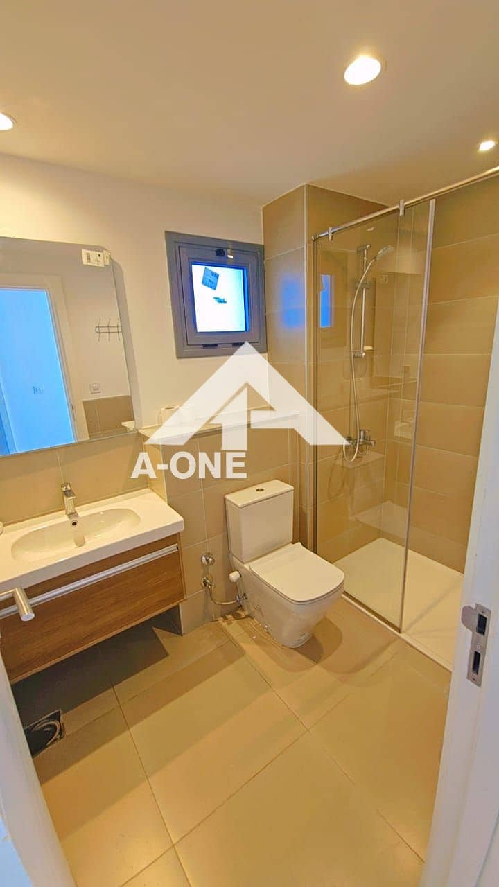 12 5ce6a728-7360-42a7-851c-26c29fff633b. jpg