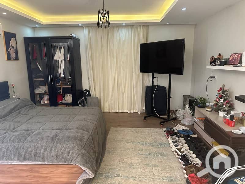 10 f126a375-7b9c-4a27-aa1e-67255bbe2378. jpg