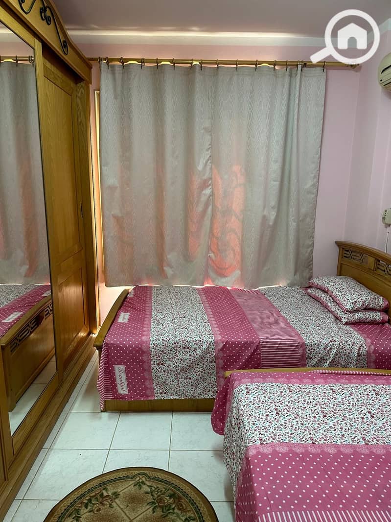 9 e91a33f5-2076-44c8-8f74-fe15692f80dc. jpeg