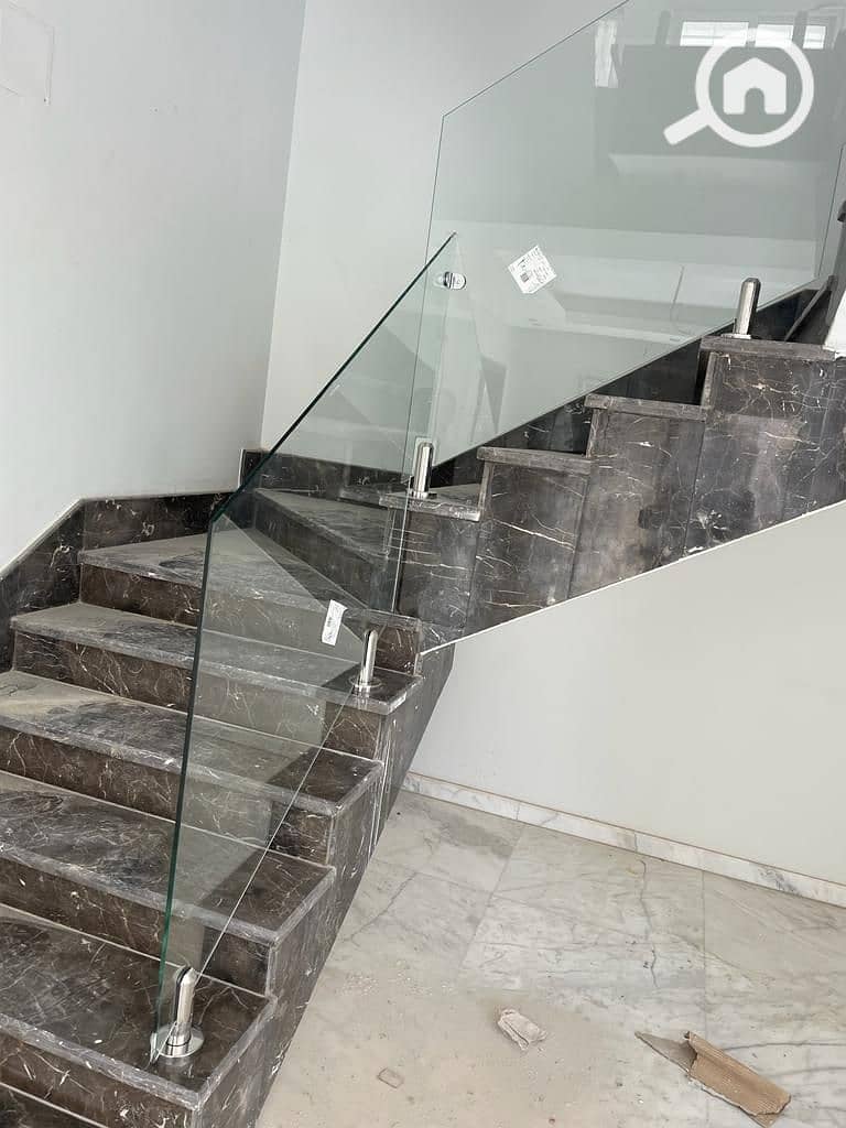 10 09e4ed75-0a11-4316-86b7-f3a1ec0ee137. jpg