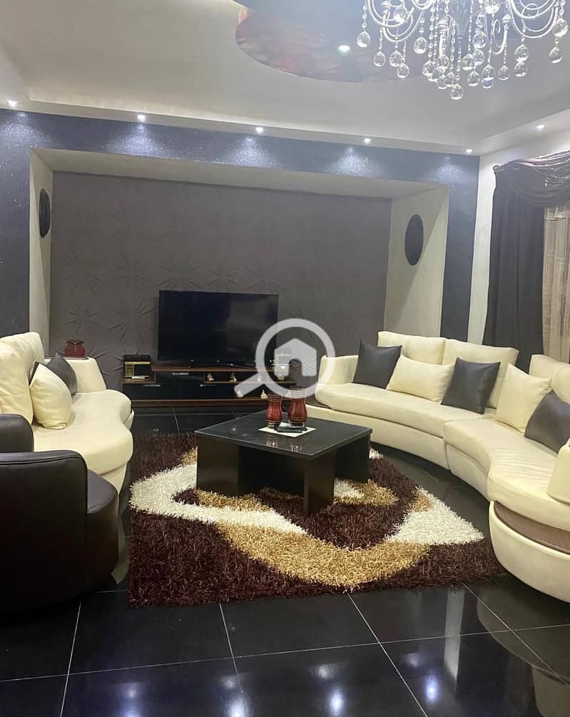 2 5993c8b7-e8e9-4477-9740-8e7dd03e8ae0. jpeg